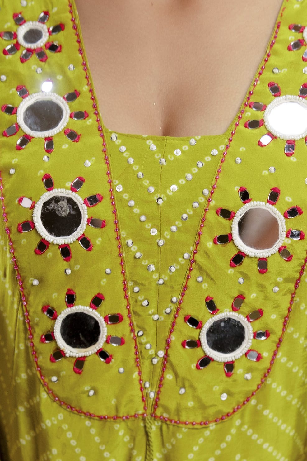 Elegant Maslin Chinon Bandhej Printed Kurta Set with Dupatta ā Festive & Party Wear Collection šø